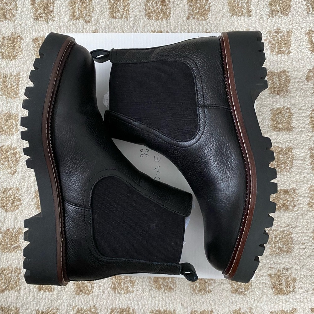 Miller Water Resistant Chelsea Boot CASLON size 8M womens, black